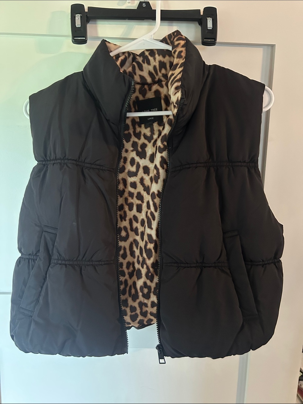 Love Tree Black Cropped Puffer Vest with Leopard Print Lining